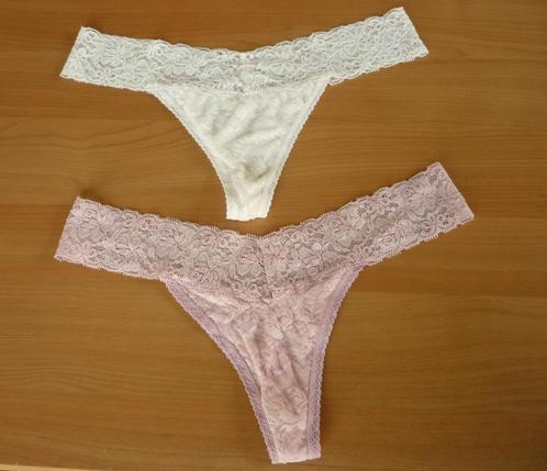 Set van 2 roze witte kanten strings van Hunkemöller Maat M, Kleding | Dames, Ondergoed en Lingerie, Ophalen of Verzenden
