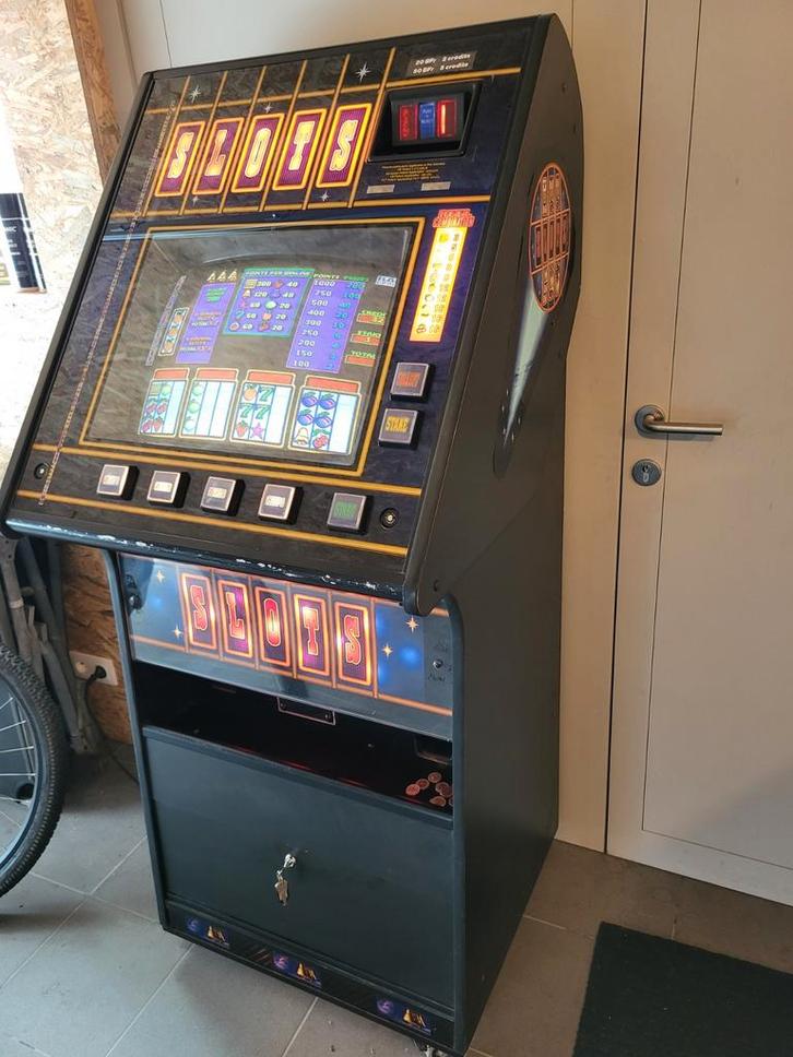Slots gokkast op euro (uitbetaler), Verzamelen, Automaten | Gokkasten en Fruitautomaten, Zo goed als nieuw, Euro, Met sleutels