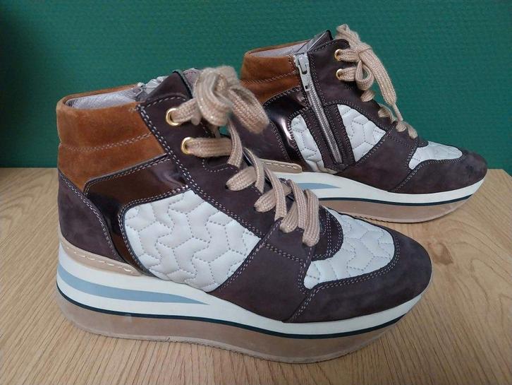 DL sport sneakers maat 37 goede staat, Kleding | Dames, Schoenen, Gedragen, Sneakers, Bruin, Ophalen of Verzenden
