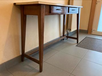 Vintage schoolbank beschikbaar voor biedingen