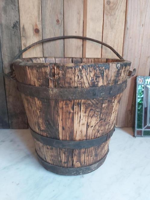 Prachtige zware oude franse  handgemaakte houten emmer, Antiek en Kunst, Antiek | Woonaccessoires, Ophalen of Verzenden