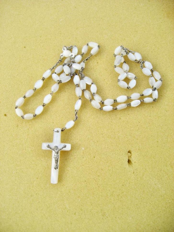 rozenkrans, oude rozenkrans, witte parelmoer kralen, Handtassen en Accessoires, Kettingen, Gebruikt, Steen of Mineraal, Wit, Met hanger