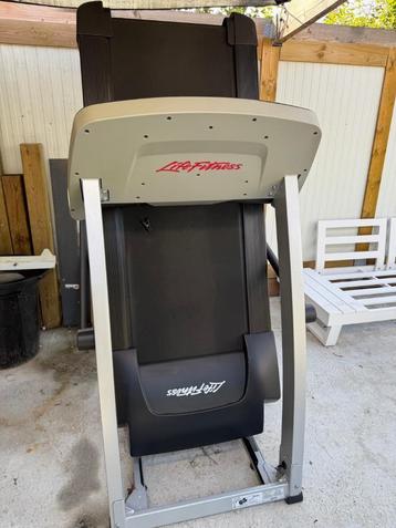 LIFEFITNESS treadmill  loopband beschikbaar voor biedingen