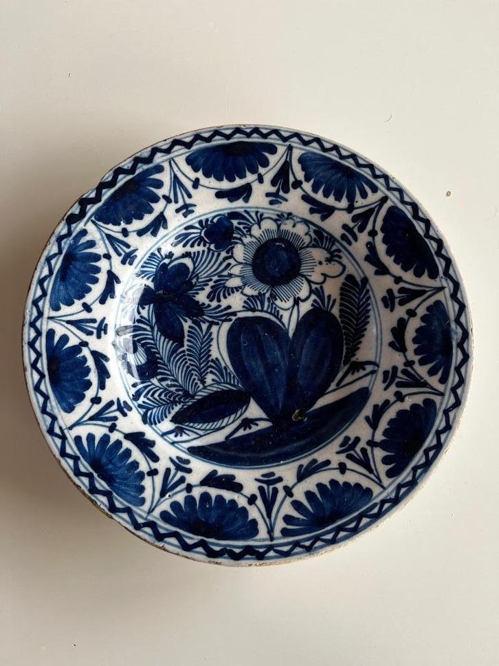 Antiek bord Delft, 18de eeuw, aardewerk, Antiek en Kunst, Antiek | Keramiek en Aardewerk, Ophalen of Verzenden