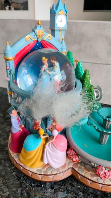 Disney Assepoester Schuddebol beschikbaar voor biedingen