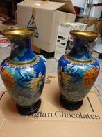 2 mooie antieke cloisonné vazen 45 cm op voet., Antiek en Kunst, Ophalen