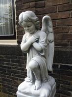 Engel - weerbestendig, knielend, vol steen, Tuin en Terras, Ophalen of Verzenden, Steen, Engelenbeeld