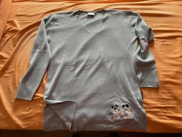 Pull Mickey bleu clair disponible aux enchères