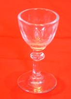 verre a liqueur sur pied guioché (17), Enlèvement ou Envoi