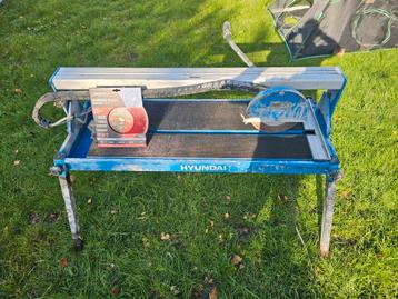 Tegelzaag machine met nieuwe schijf beschikbaar voor biedingen