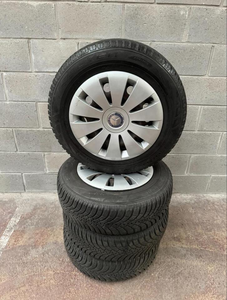 Jantes en tôle Mercedes Classe A et Classe B + pneus hiver, Auto-onderdelen, Banden en Velgen, Band(en), Winterbanden, 15 inch