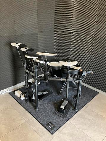 Roland TD-02KV Custom met upgrades beschikbaar voor biedingen