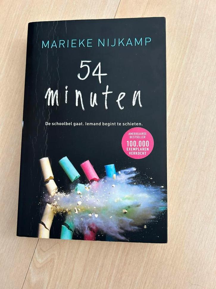 Marieke Nijkamp - 54 minuten, Boeken, Kinderboeken | Jeugd | 13 jaar en ouder, Gelezen, Fictie, Ophalen of Verzenden
