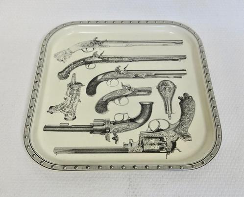 Dienblad Fornasetti 'Pistols', Antiek en Kunst, Kunst | Designobjecten, Ophalen