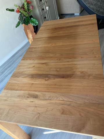 Eettafel beschikbaar voor biedingen