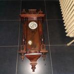 Horloge ancienne de 90 cm avec écharpe et clé., Enlèvement