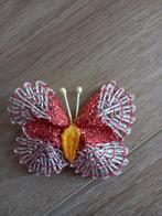 broche en dentelle, Enlèvement