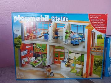 Playmobil  ziekenhuis  met veel extra's beschikbaar voor biedingen