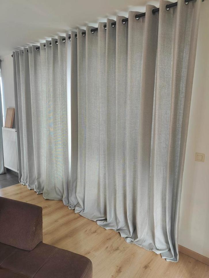 Mooie lichtgrijze overgordijnen + zw roedes Maison Du Monde, Huis en Inrichting, Stoffering | Gordijnen en Lamellen, Gebruikt