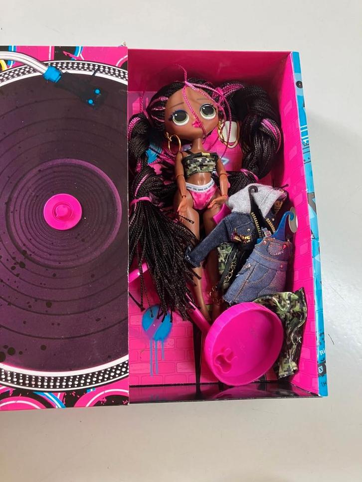 L.O.L Suprise OMG Remix Honeylicious, Kinderen en Baby's, Speelgoed | Poppen, Zo goed als nieuw, Ophalen of Verzenden