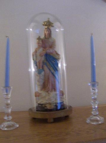 Madonna + kind onder stolp   beschikbaar voor biedingen