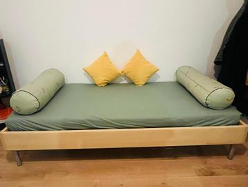 Lit simple IKEA + matelas 