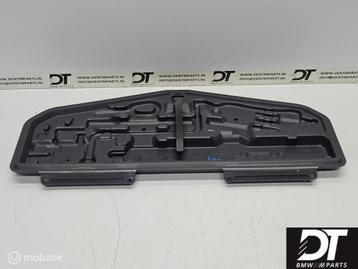 Gereedschapset houder BMW 5-serie E39 71111182774 beschikbaar voor biedingen