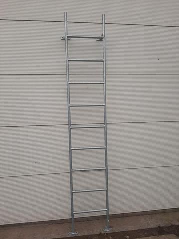 Nieuwe ladder 250cm gegalvaniseerd beschikbaar voor biedingen