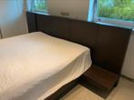 WENGÉ designbed 217x200 + 2 bijhorend tafels in WENGÉ, Huis en Inrichting, Ophalen, Bruin, Tweepersoons, Zo goed als nieuw
