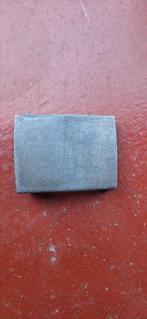 Boucle de ceinturon, Collections, Enlèvement