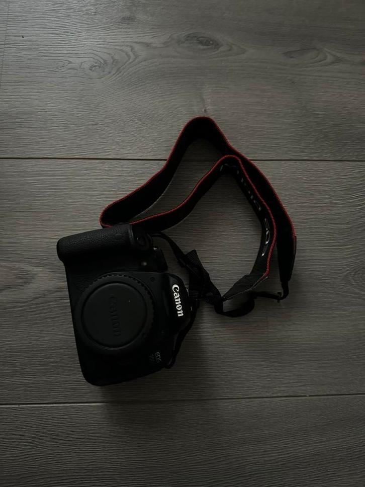 Canon EOS 700D + EF-S 18-55mm, TV, Hi-fi & Vidéo, Appareils photo numériques, Utilisé, Reflex miroir, Canon, Moins de 4 fois, Enlèvement ou Envoi