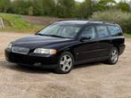 Volvo V70 2005 2.4D 225.000Km Trekhaak, Auto's, Voorwielaandrijving, 4 deurs, Zwart, Zwart