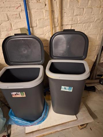 Lot de 2 poubelles 50L avec couvercle beschikbaar voor biedingen