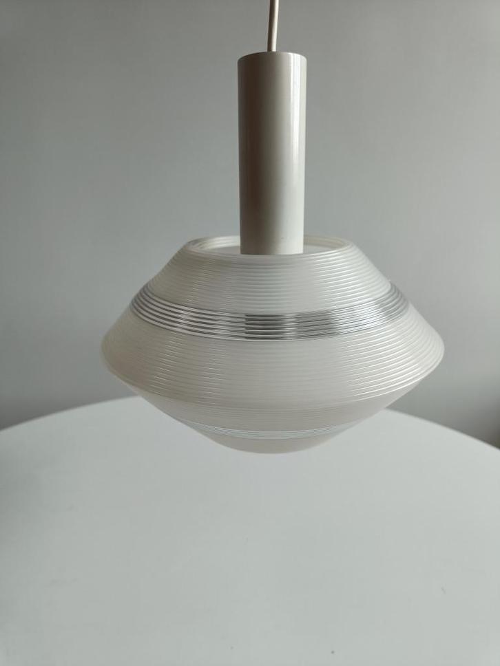 Retro vintage hanglamp wit en zilver, Huis en Inrichting, Lampen | Hanglampen, Gebruikt, Minder dan 50 cm, Kunststof, Metaal, Ophalen of Verzenden