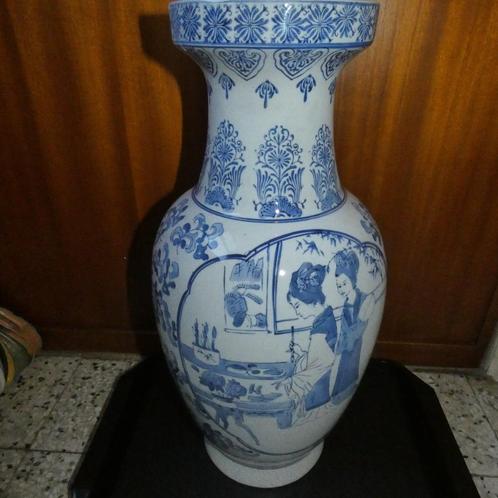 Grote blauw-witte Chinese balustervaas / vloervaas, Antiquités & Art, Antiquités | Porcelaine, Enlèvement ou Envoi