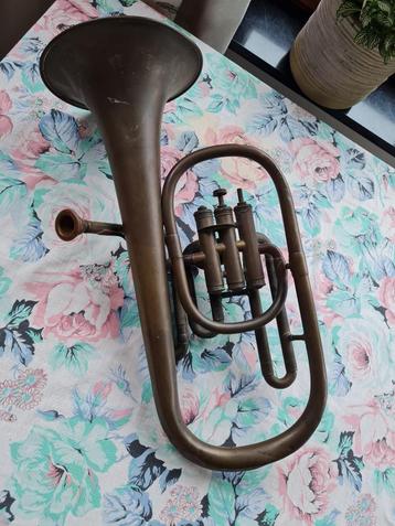 ancien tuba (en cuivre?) beschikbaar voor biedingen