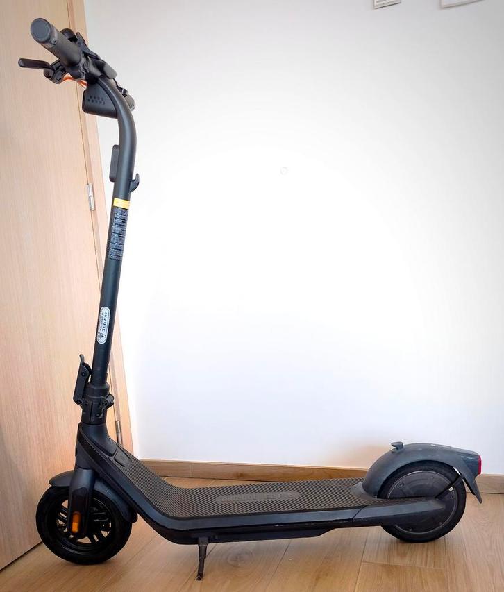 NINEBOT E2 PRO-scooter /bluetooth/35 km autonomie, Fietsen en Brommers, Steps, Zo goed als nieuw, Elektrische step (E-scooter)