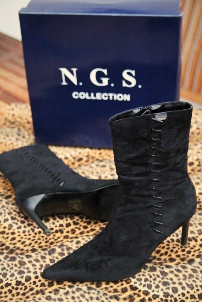 Enkellaarzen suède spitse neus en naaldhakken maat 38, Kleding | Dames, Schoenen, Nieuw, Lage of Enkellaarzen, Zwart, Ophalen of Verzenden