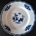 Assiette en porcelaine tendre de Tournai décor a la mouche, Enlèvement ou Envoi