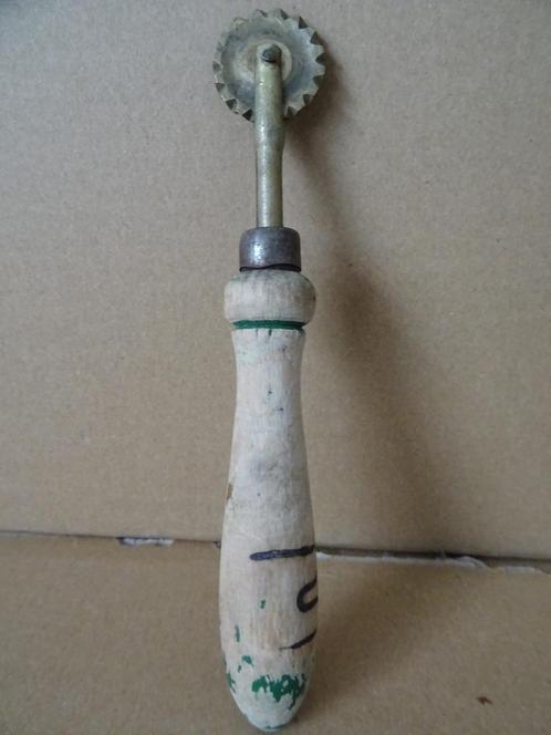 Vintage deegwiel deegwieltje antiek deegsnijder kartelwiel, Hobby en Vrije tijd, Naaien en Fournituren, Gebruikt, Overige typen