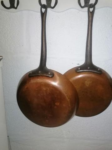Koekenpan van koper en 2 stuks kastanje beschikbaar voor biedingen