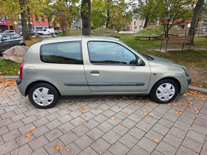 Renault clio AUTOMAAT 1.4 benzine bouwj km 110.000, Auto's, Renault, Bedrijf, Clio, Benzine, Stadsauto, 3 deurs, Automaat, Zwart
