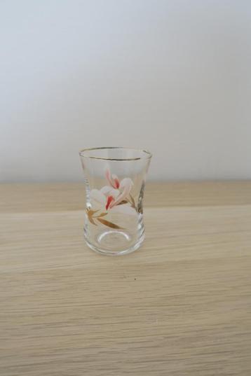 1 vintage shotglaasje  beschikbaar voor biedingen