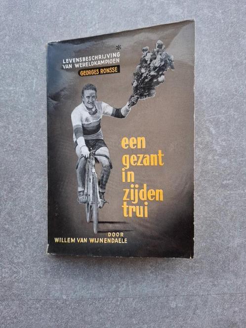 Een gezant in zijden trui - Georges Ronsse, Livres, Livres de sport, Utilisé, Course à pied et Cyclisme, Enlèvement ou Envoi