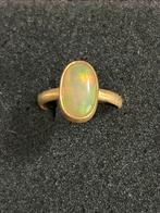 18k Geelgoud Ring met Opaal, Nieuw, Ophalen of Verzenden