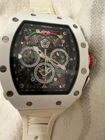 horloge beschikbaar voor biedingen