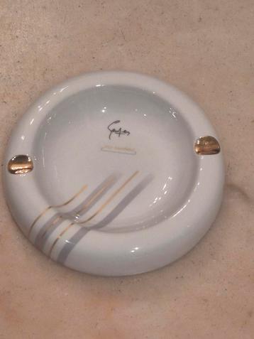 Vintage keramische asbak met puur gouden rand beschikbaar voor biedingen