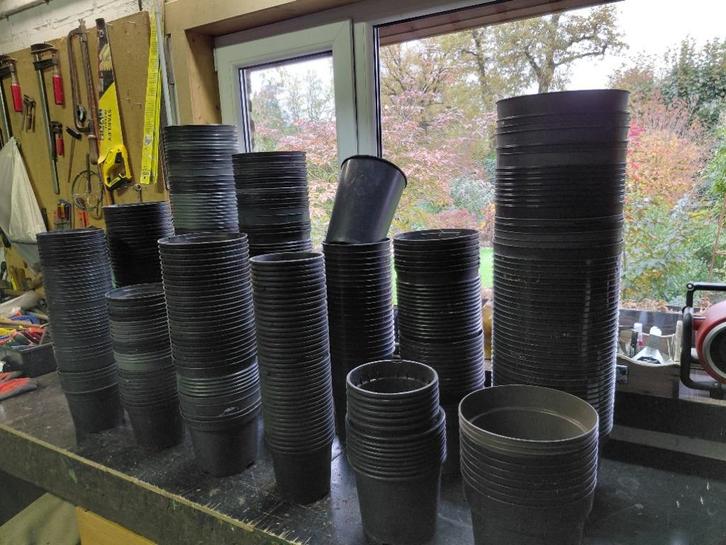 Zwarte kweekpotten, potjes en kratten voor tuinieren., Tuin en Terras, Kweekspullen, Gebruikt, Ophalen