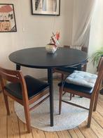 Mooie en stevige zwarte ronde tafel, Ophalen, Zo goed als nieuw, Vier personen, Rond