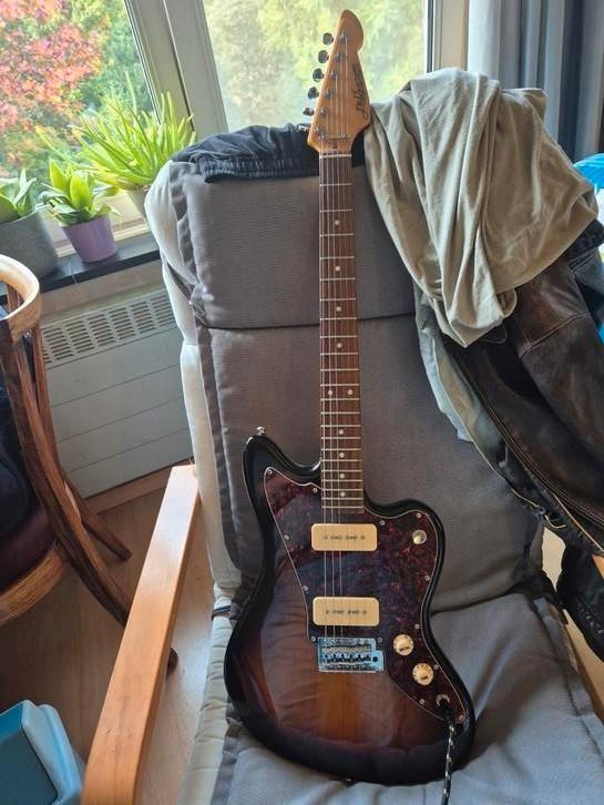 Electrische gitaar J&D model jaguar, Muziek en Instrumenten, Snaarinstrumenten | Gitaren | Elektrisch, Zo goed als nieuw, Ophalen of Verzenden